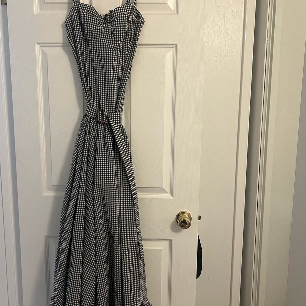 Commense Gingham Belted Fitted Sleeveless Dress - Picture 9 of 10
